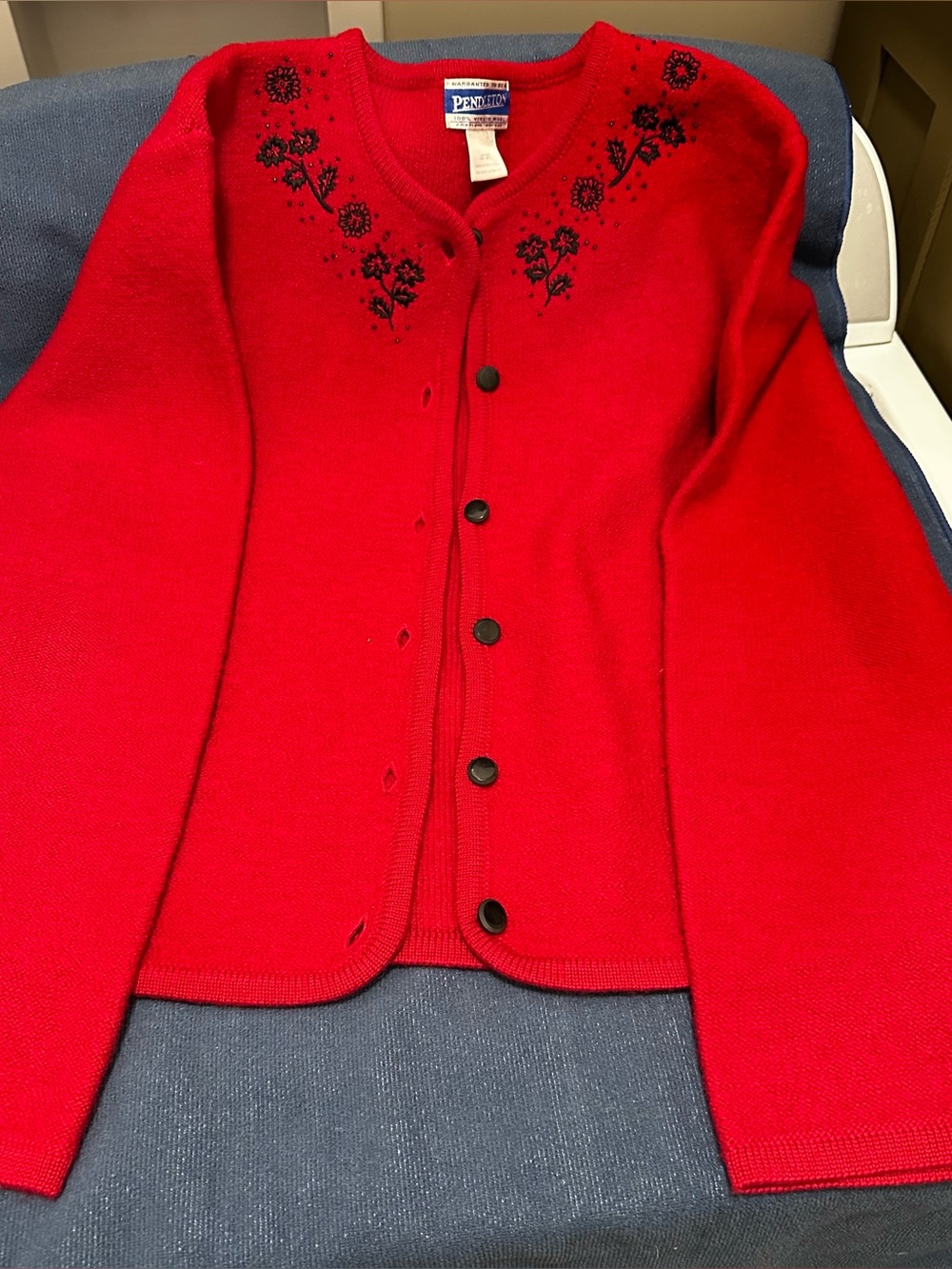 Pendleton Red Embroidered Wool Cardigan Sweater 100 % virgin wool size large